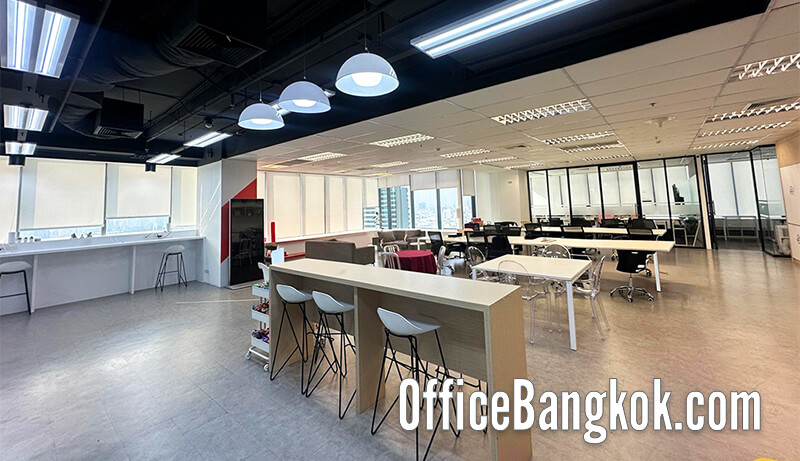 Office for Rent Ratchadaphisek – 342 sqm, Partly Fitted, Next to MRT Rama 9