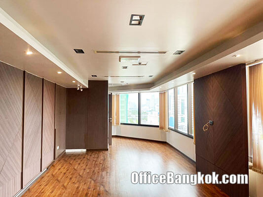 Rent Partly Furnished Office 220 Sqm On Ratchadapisek Close To Huai Khwang MRT Station
