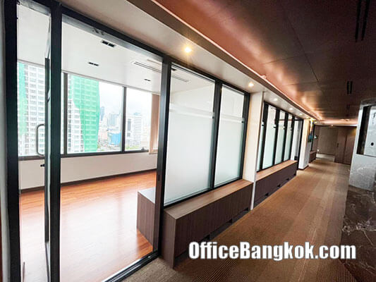 Rent Partly Furnished Office 220 Sqm On Ratchadapisek Close To Huai Khwang MRT Station
