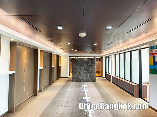 Rent Partly Furnished Office 220 Sqm On Ratchadapisek Close To Huai Khwang MRT Station
