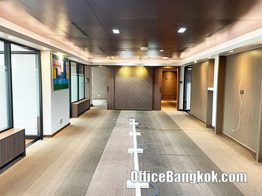 Rent Partly Furnished Office 220 Sqm On Ratchadapisek Close To Huai Khwang MRT Station
