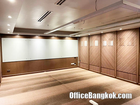 Rent Partly Furnished Office 220 Sqm On Ratchadapisek Close To Huai Khwang MRT Station
