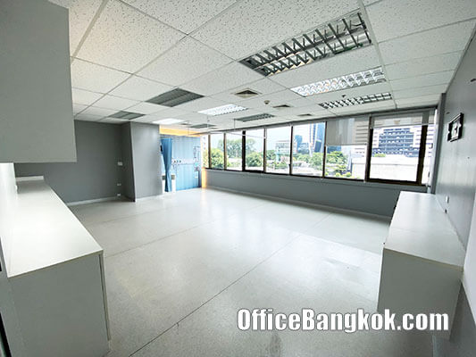 Rent Office With Partly Furnished Space 584 Sqm On Ratchada Close To Rama 9 MRT Station