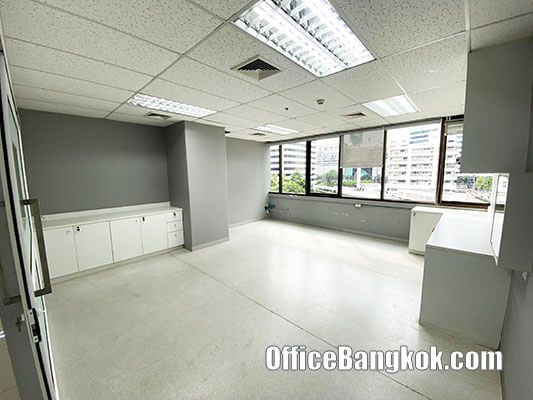 Rent Office With Partly Furnished Space 584 Sqm On Ratchada Close To Rama 9 MRT Station