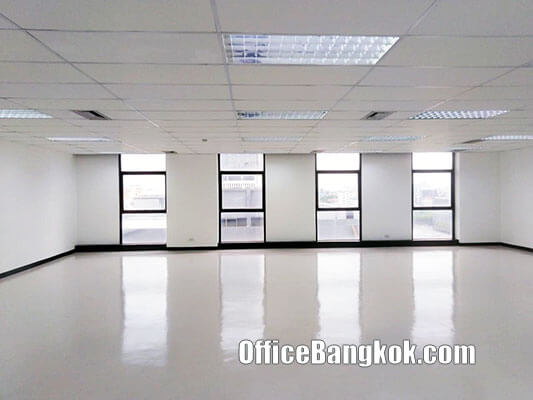 Rent Office With Partly Furnished On Ratchada Space 140 Sqm Close to Sutthisan MRT Station