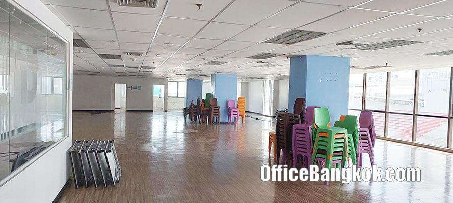 Rent Office With Partly Furnished On Ratchada Space 430 Sqm Close To Rama 9 MRT Station