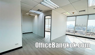 Rent Small Office With Partly Furnished on Ratchadapisek Road Space 63 Sqm Close to Huai Khwang MRT Station