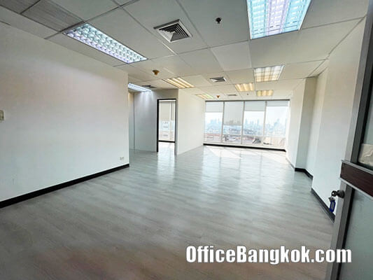 Rent Small Office With Partly Furnished on Ratchadapisek Road Space 63 Sqm Close to Huai Khwang MRT Station