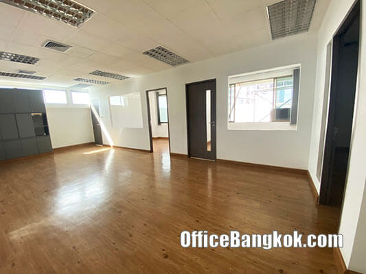 Small Office For Rent With Partly Furnished Space 75 Sqm On Ratchada Close to Huai Khwang MRT Station
