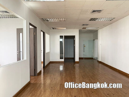 Small Office For Rent With Partly Furnished Space 75 Sqm On Ratchada Close to Huai Khwang MRT Station
