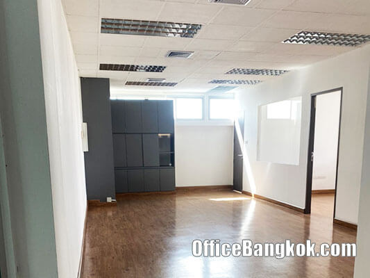 Small Office For Rent With Partly Furnished Space 75 Sqm On Ratchada Close to Huai Khwang MRT Station
