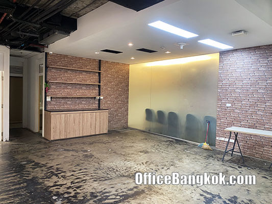 Rent Office with Partly Fitted Size 320 Sqm on Sathorn Road Close to Chong Nonsi BTS Station