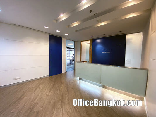 Rent Office with Partly Fitted Size 320 Sqm on Sathorn Road Close to Chong Nonsi BTS Station