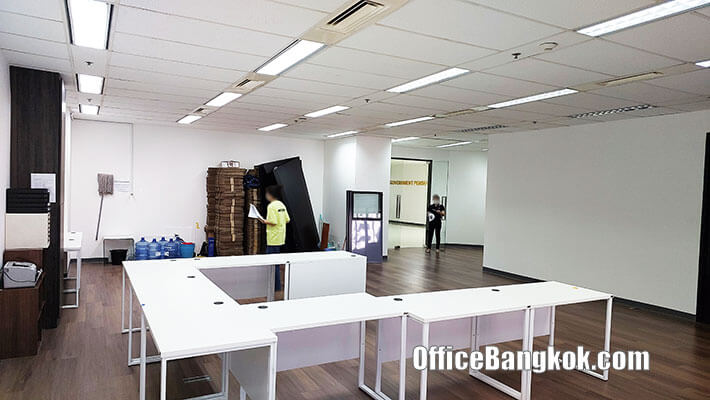 Rent Office With Partly Furnished On Sathorn Space 200 Sqm Close To Chong Nonsi BTS Station