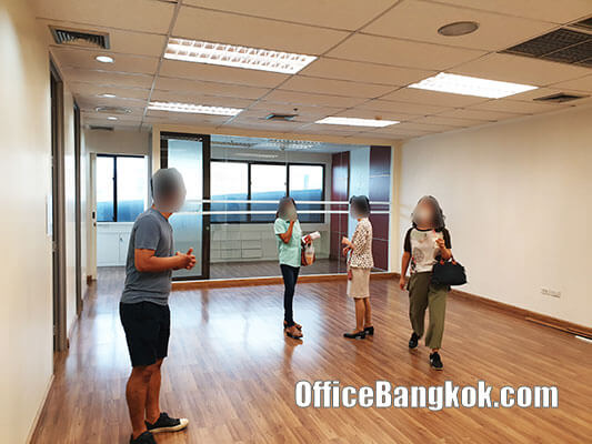 Office For Rent With Partly Furnished on Silom Space 135 Sqm Close to Sala Daeng BTS Station