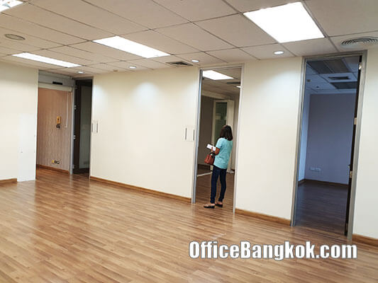 Office For Rent With Partly Furnished on Silom Space 135 Sqm Close to Sala Daeng BTS Station