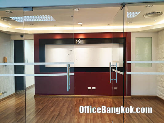 Office For Rent With Partly Furnished on Silom Space 135 Sqm Close to Sala Daeng BTS Station