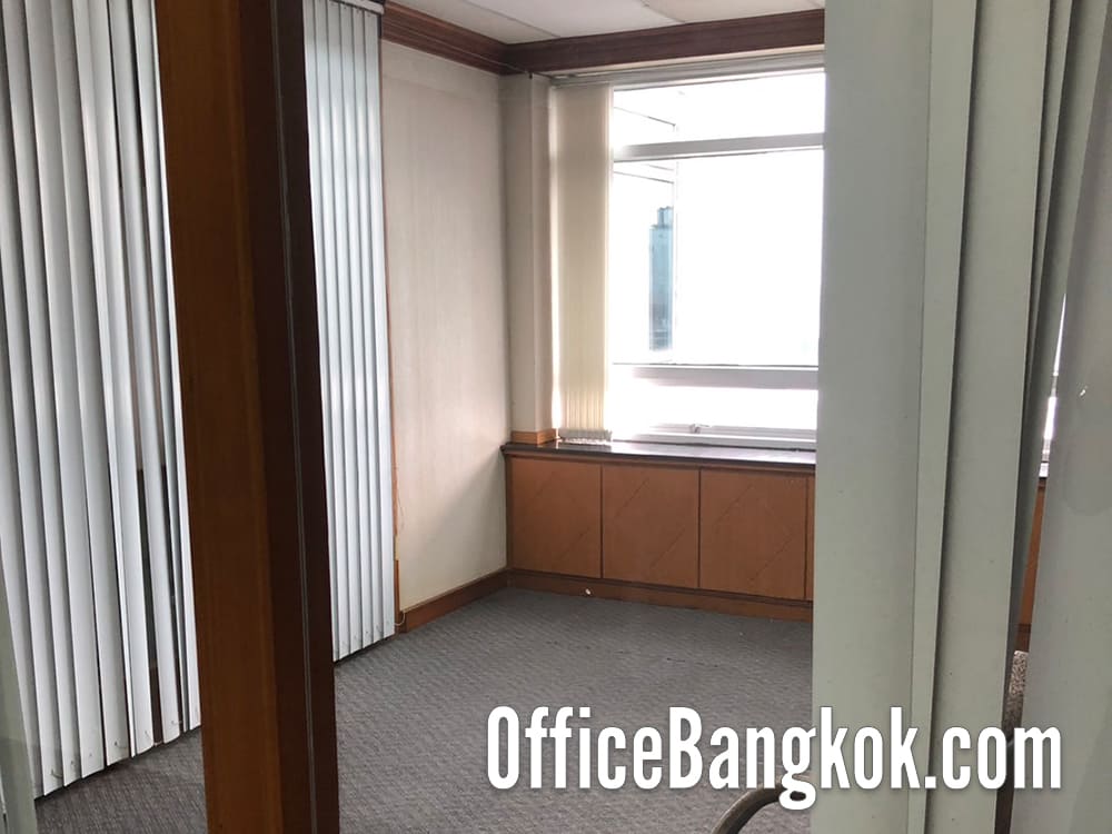 ออฟฟิศให้เช่าตกแต่งแล้วบางส่วนราคาถูก ทำเลสีลม ใกล้รถไฟฟ้า BTS สถานีสุรศักดิ์ พื้นที่ 106 ตร.ม. ค่าเช่า 42,000 บาท/เดือน ออฟฟิศให้เช่าตกแต่งแล้วบางส่วนราคาถูก ทำเลสีลม ใกล้รถไฟฟ้า BTS สถานีสุรศักดิ์ พื้นที่ 106 ตร.ม. ค่าเช่า 42,000 บาท/เดือน