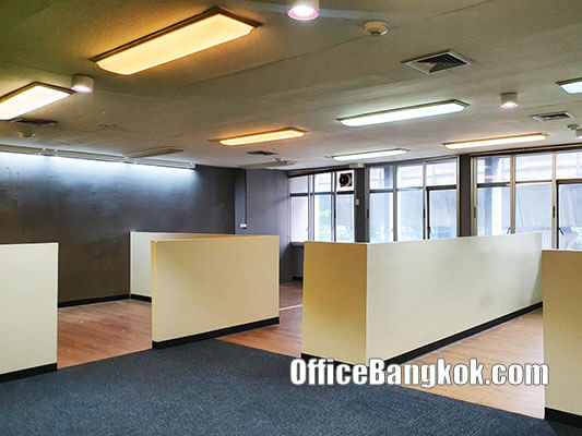 Rent Office with Partly Furnished on Silom Space 71 Sqm Close to Sala Daeng BTS Station