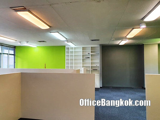 Rent Office with Partly Furnished on Silom Space 71 Sqm Close to Sala Daeng BTS Station