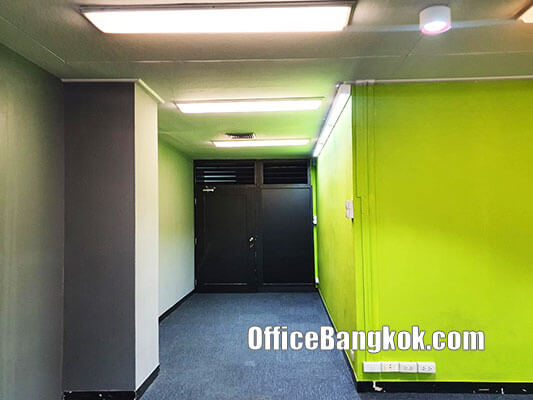 Rent Office with Partly Furnished on Silom Space 71 Sqm Close to Sala Daeng BTS Station