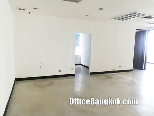 Rent Office with Partly Furnished Size 86 Sqm on Silom Close to Chong Nonsi BTS Station