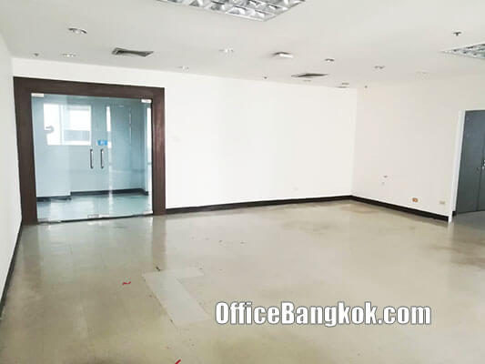 Rent Office with Partly Furnished Size 86 Sqm on Silom Close to Chong Nonsi BTS Station