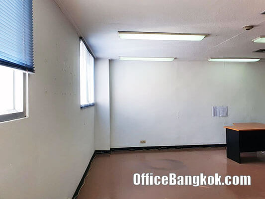 Small Office for Rent With Partly Furnished on Silom Space 70 Sqm Close to Sala Daeng BTS Station