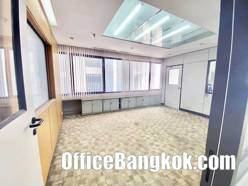 Rent Office With Partly Furnished 210 Sqm Close To Asoke BTS Station