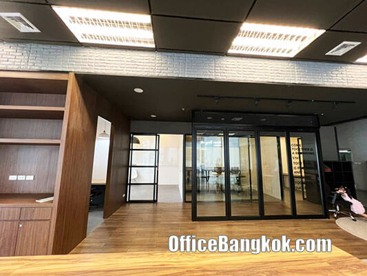 Office For Rent With Partly Furnished On Sukhumvit Space 211 Sqm Close To Phrom Phong BTS Station