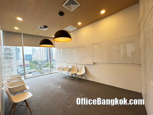 Office For Rent With Partly Furnished On Sukhumvit Space 211 Sqm Close To Phrom Phong BTS Station