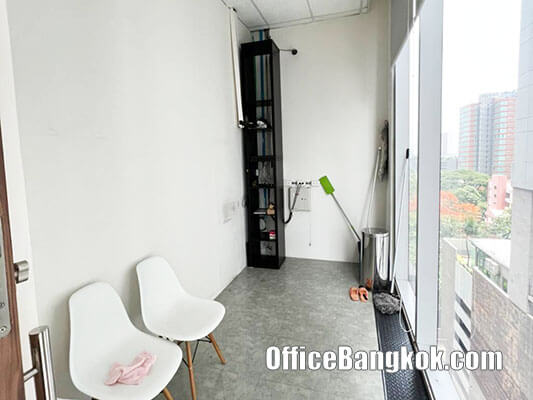 Office For Rent With Partly Furnished On Sukhumvit Space 211 Sqm Close To Phrom Phong BTS Station