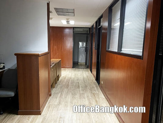 Office Space for Rent with Partly Furnished Size 260 Sqm Close to Asoke BTS Station