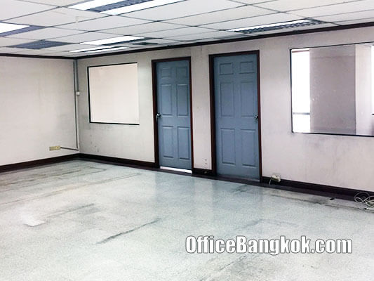 Rent Office With Partly Furnished On Sukhumvit Road Space 247 Sqm Close to Asoke BTS Station