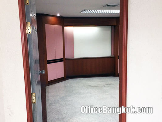 Rent Office With Partly Furnished On Sukhumvit Road Space 247 Sqm Close to Asoke BTS Station