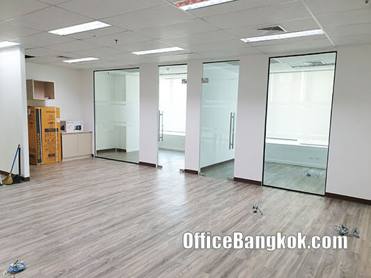 Rent Office With Partly Furnished Space 90 Sqm On Sukhumvit Close to Asoke BTS Station