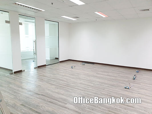 Rent Office With Partly Furnished Space 90 Sqm On Sukhumvit Close to Asoke BTS Station