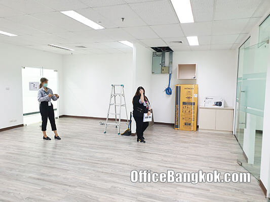 Rent Office With Partly Furnished Space 90 Sqm On Sukhumvit Close to Asoke BTS Station