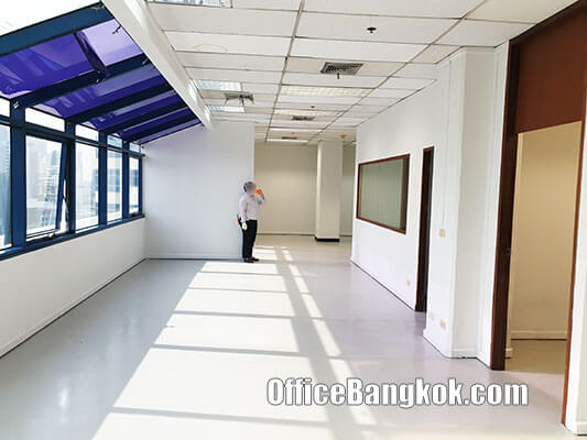 Rent Office With Partly Furnished On Sukhumvit Space 125 Sqm Close To Asoke BTS Station