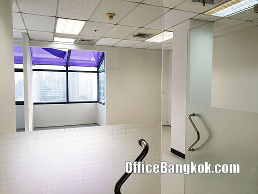 Rent Office With Partly Furnished On Sukhumvit Space 125 Sqm Close To Asoke BTS Station