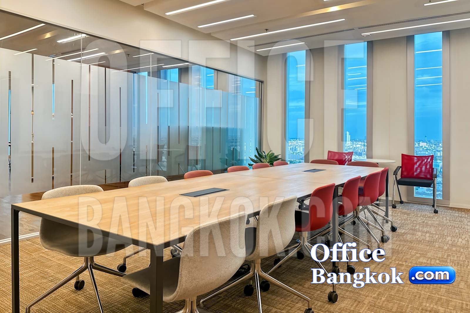 Bhiraj Tower at Bitec service office meeting room, Bangna