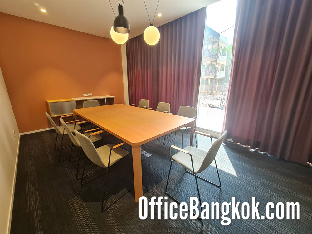 Service Office for Rent at Ratchathewi Building
