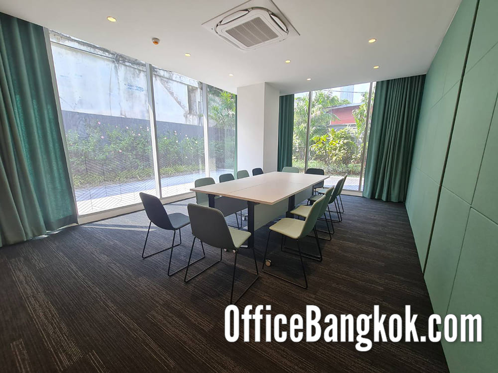 Service Office for Rent at Ratchathewi Building