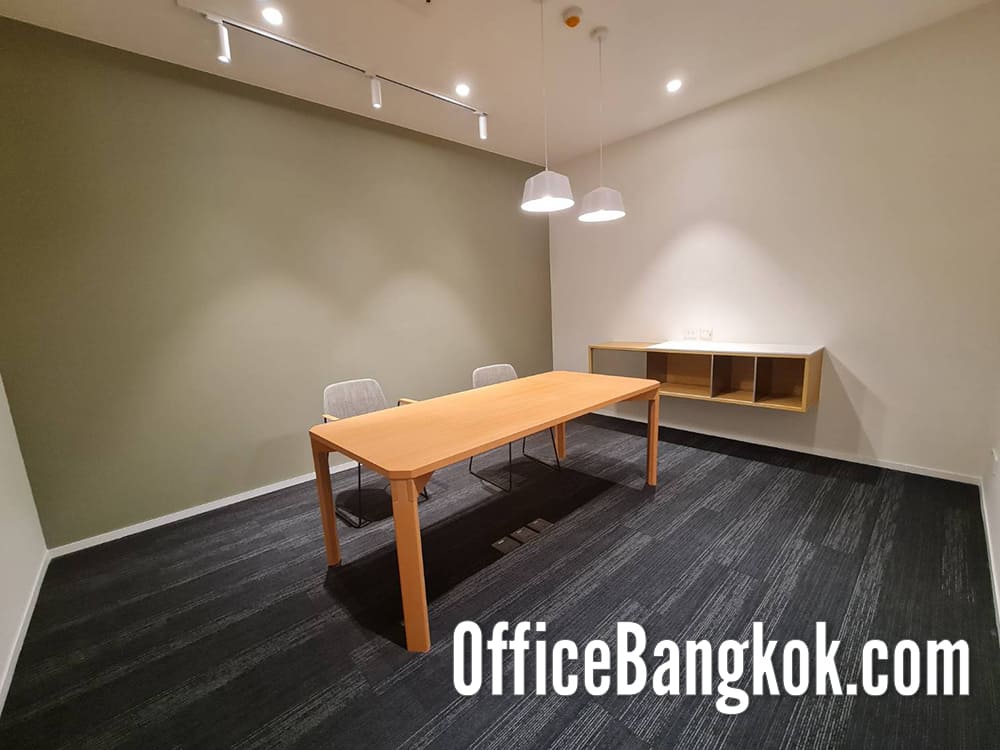 Service Office for Rent at Ratchathewi Building