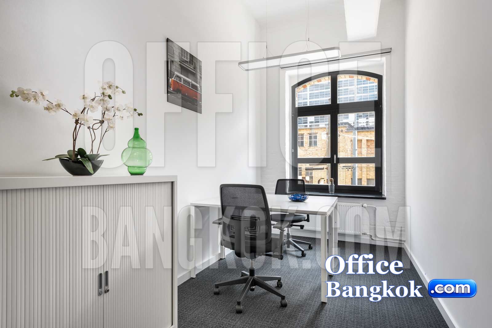 Tung Hua Pug Building service office reception area, Rama 4