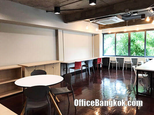 Townhouse 3 storey for rent on Sukhumvit 43 close to Phrom Phong BTS Station
