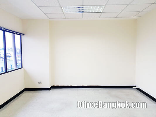 Partly Furnished Office For Rent On Asoke Space 60 Sqm Close To Phetchaburi MRT Station