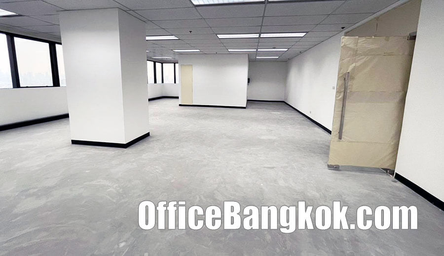 Rent Office On Ratchadapisek Road Space 111 Sqm Close To Sutthisan MRT Station