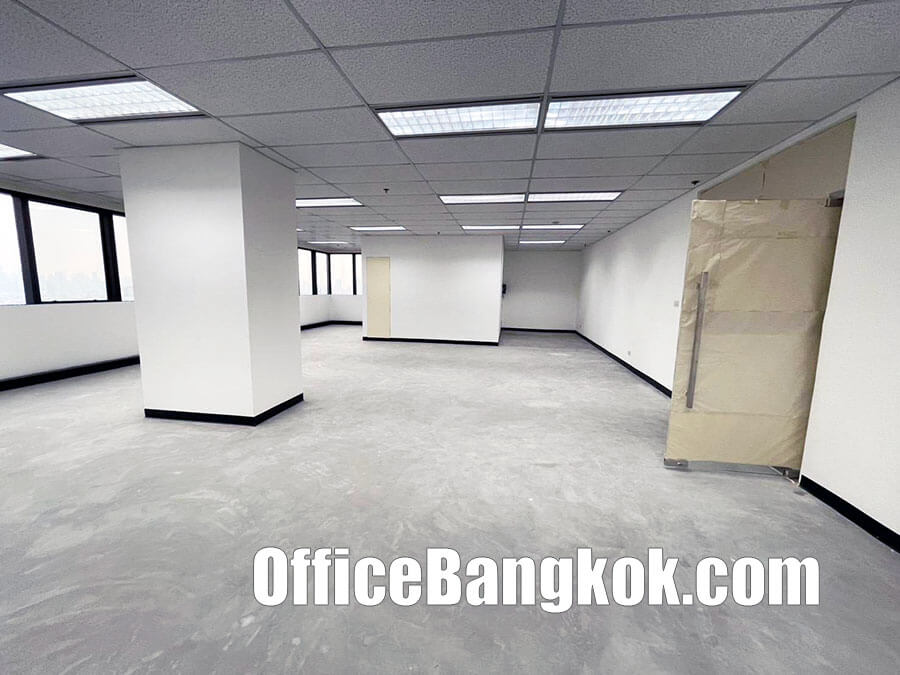 Rent Office On Ratchadapisek Road Space 111 Sqm Close To Sutthisan MRT Station