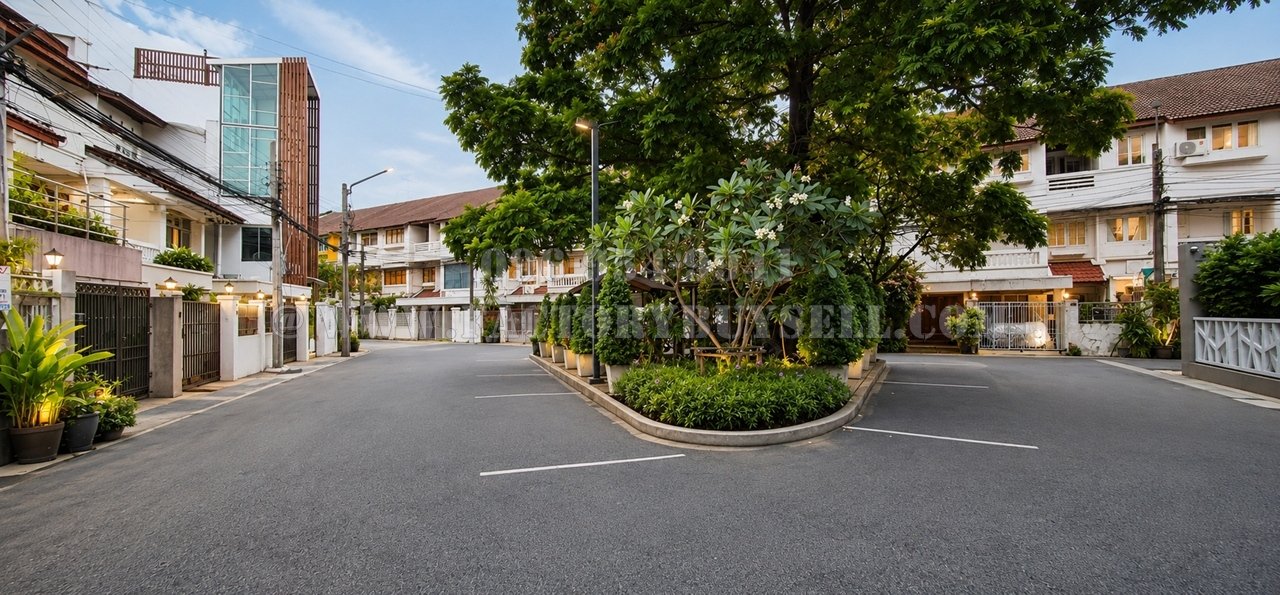 เช่า-ขายอาคาร 4 ชั้น 11 ห้อง บริเวณสถานีรถไฟฟ้าลาดพร้าว 101 เขตบางกะปิ กรุงเทพมหานคร — ห้องนอน